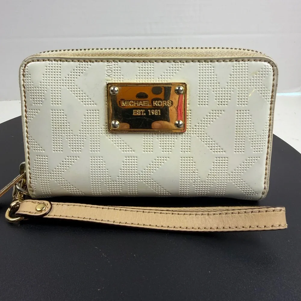 Michael Kors White Monogram Patent Leather Zip Around Wristlet Wallet Gold Logo